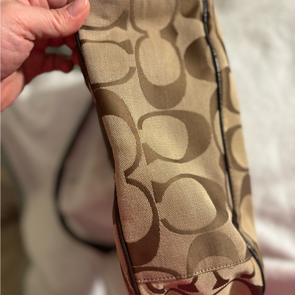 Coach Signature Jacquard fabric with Stripe Brown Front Logo Hobo purse. - Picture 15 of 15